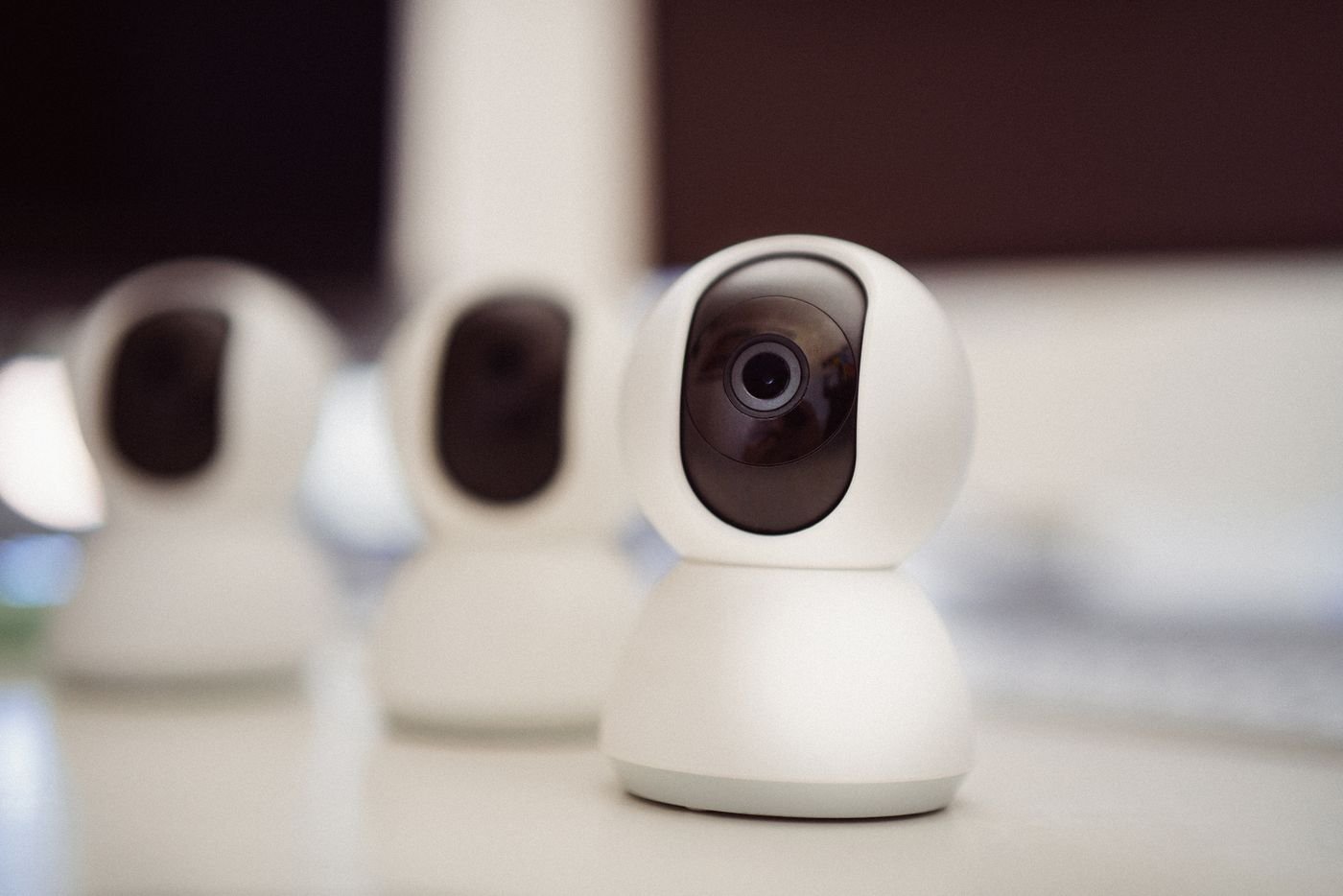 Cámara de seguridad exterior 2026: cuál comprar y qué permite la ley en España 1 Varios modelos de cámara de seguridad exterior wifi sin cables listos para instalar